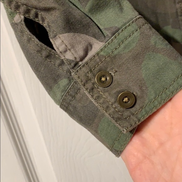 Camouflage, long sleeve button-up with pocket stud - Picture 5 of 6